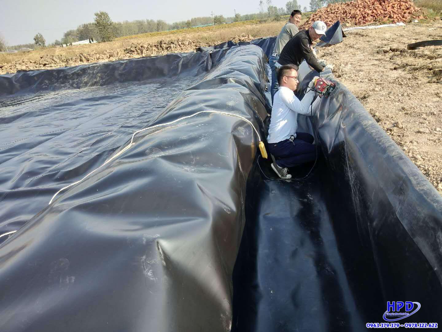 Thi công lót bạt