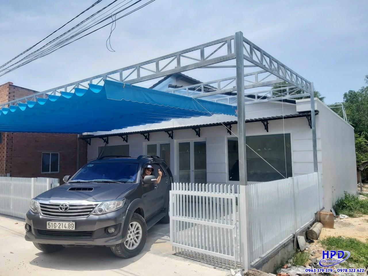 Hòa Phát Đạt mái xếp sân nhà