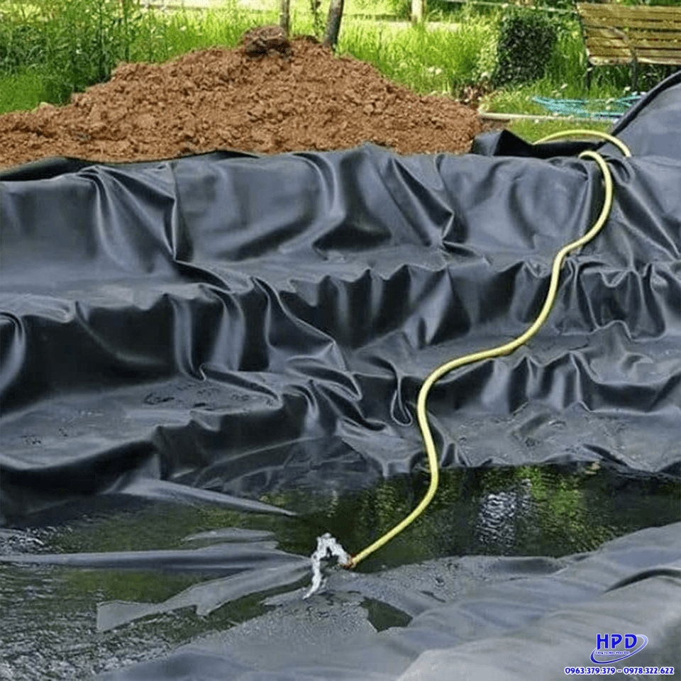 bat-trai-nen-nho-lam-suoi-ngam-chan-trong-khu-du-lich