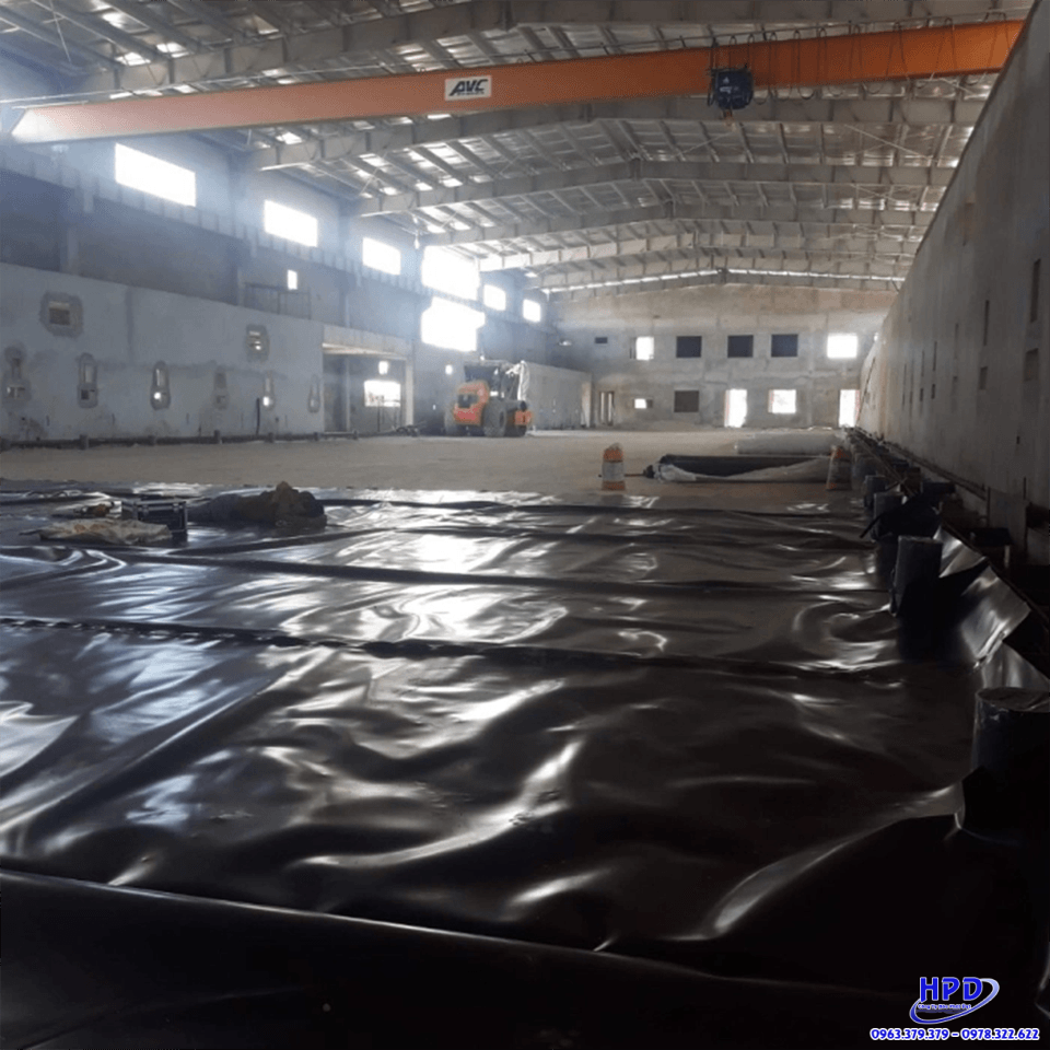 mang-pe-lot-san-cao-cap-thi-cong-ngay-tai-xuong